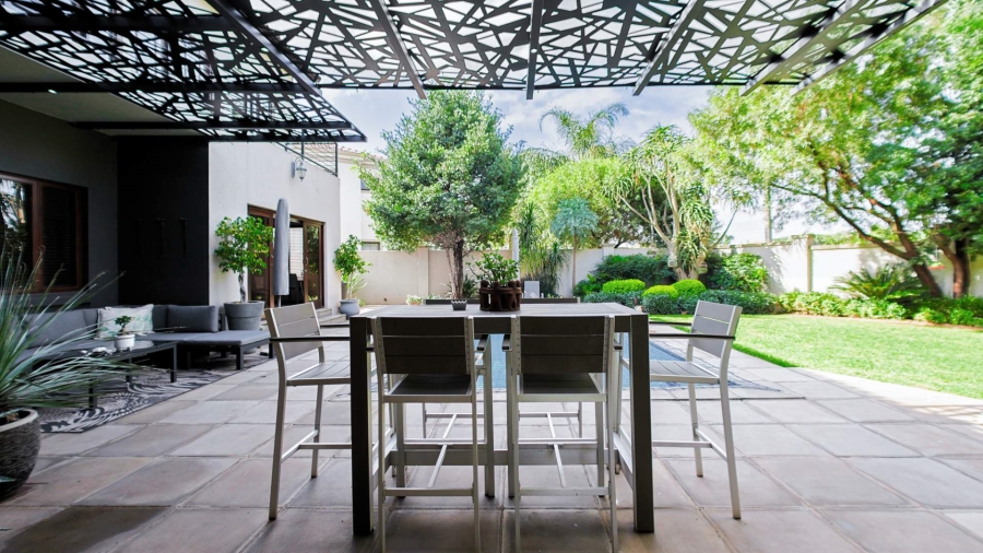 6 Bedroom Property for Sale in Midfield Estate Gauteng