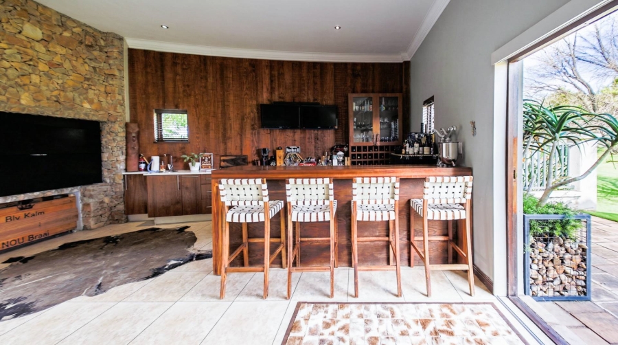 6 Bedroom Property for Sale in Midfield Estate Gauteng
