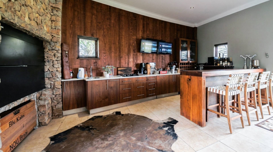 6 Bedroom Property for Sale in Midfield Estate Gauteng