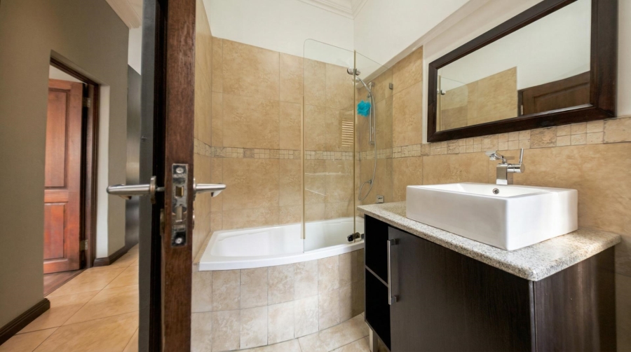 6 Bedroom Property for Sale in Midfield Estate Gauteng