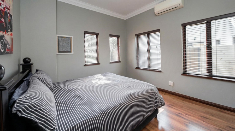 6 Bedroom Property for Sale in Midfield Estate Gauteng