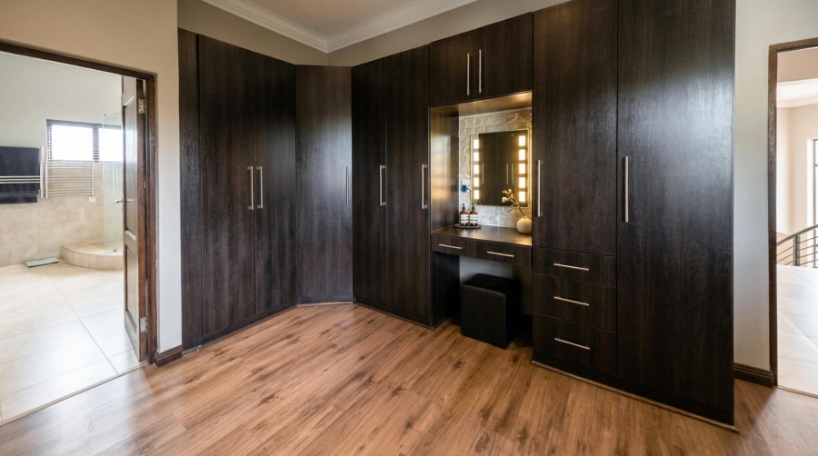 6 Bedroom Property for Sale in Midfield Estate Gauteng