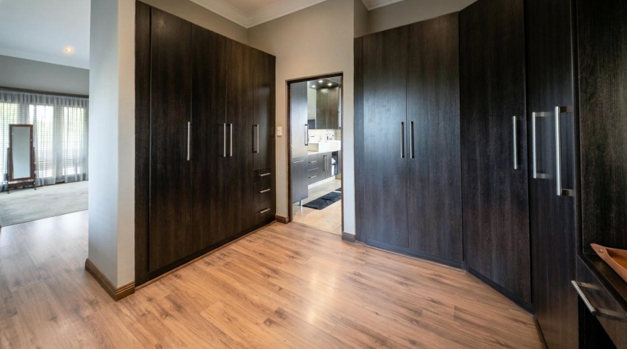 6 Bedroom Property for Sale in Midfield Estate Gauteng