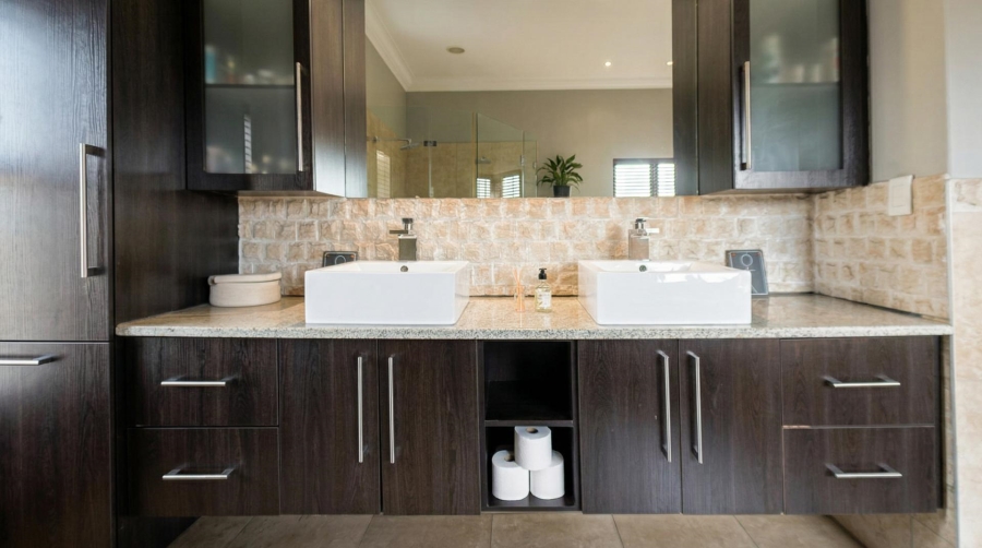 6 Bedroom Property for Sale in Midfield Estate Gauteng