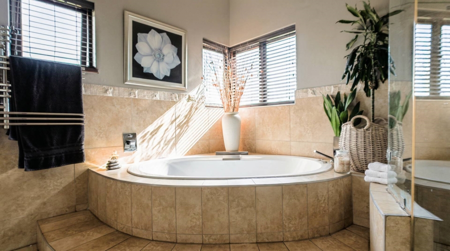 6 Bedroom Property for Sale in Midfield Estate Gauteng