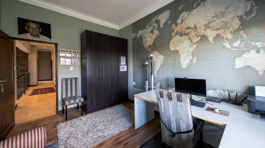 6 Bedroom Property for Sale in Midfield Estate Gauteng