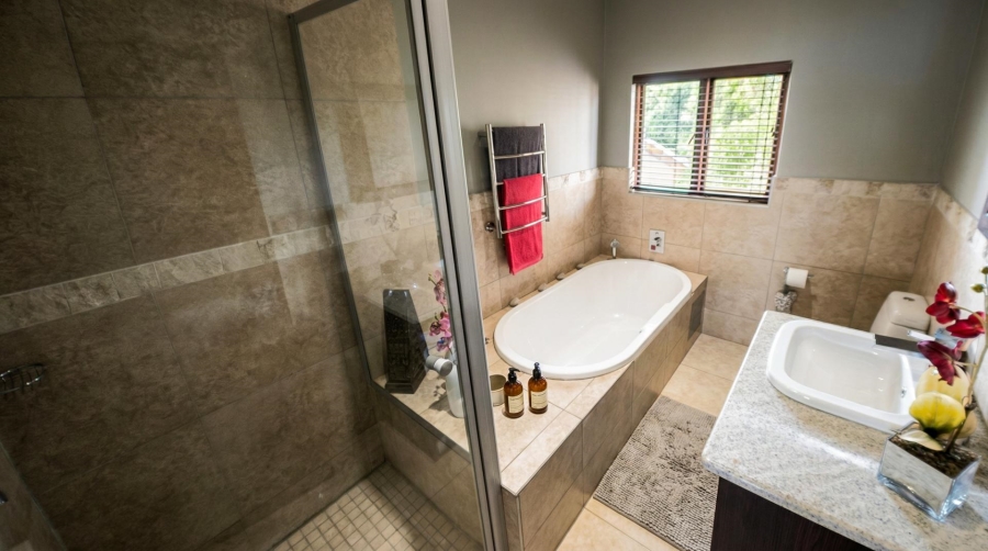 6 Bedroom Property for Sale in Midfield Estate Gauteng