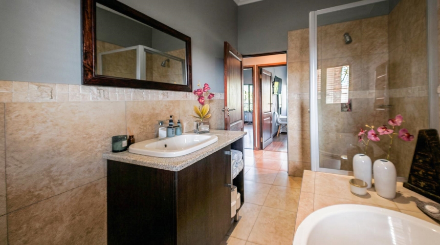 6 Bedroom Property for Sale in Midfield Estate Gauteng