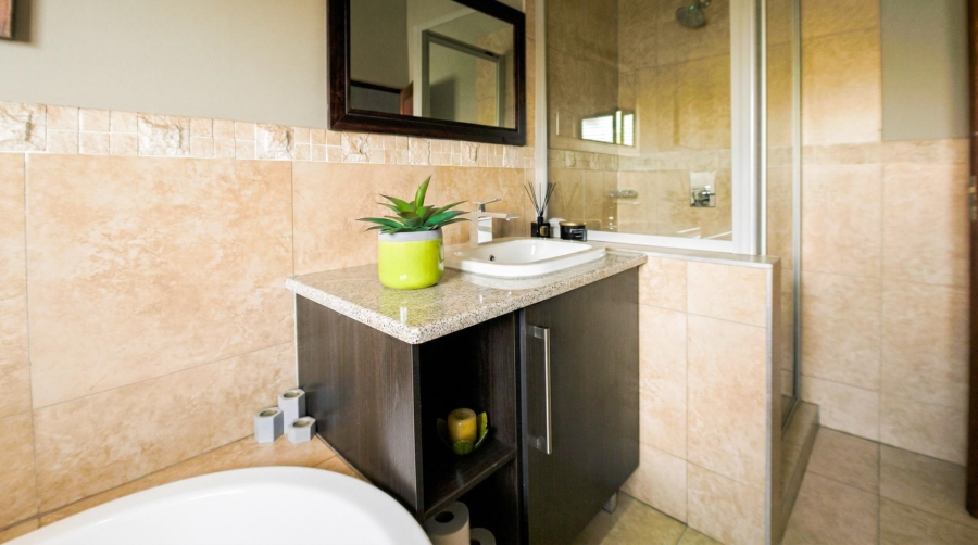 6 Bedroom Property for Sale in Midfield Estate Gauteng