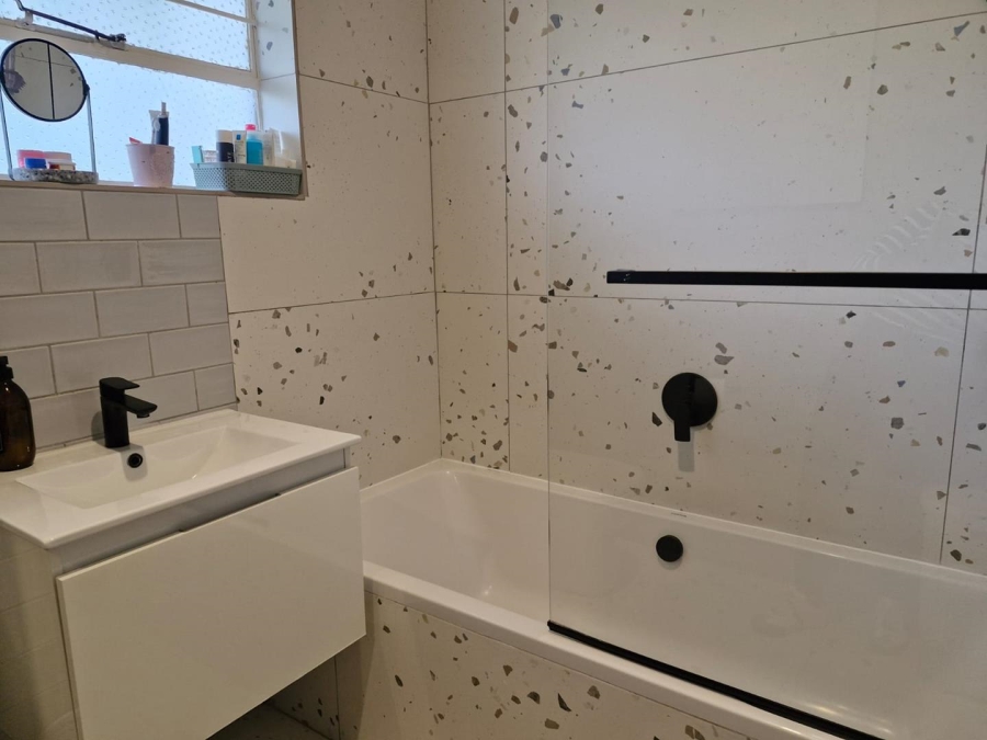 1 Bedroom Property for Sale in Benmore Gauteng