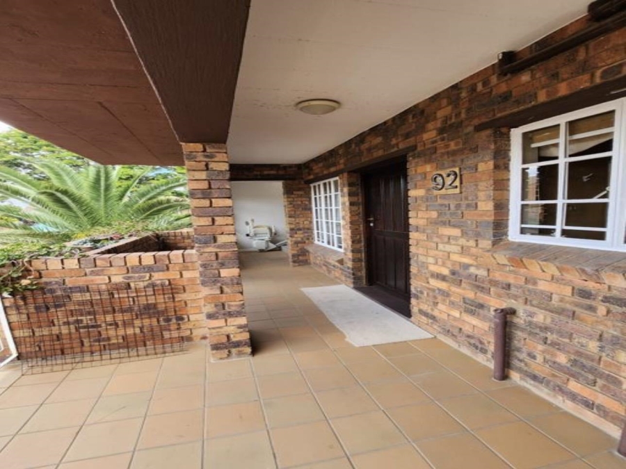To Let 2 Bedroom Property for Rent in Bryanston Gauteng