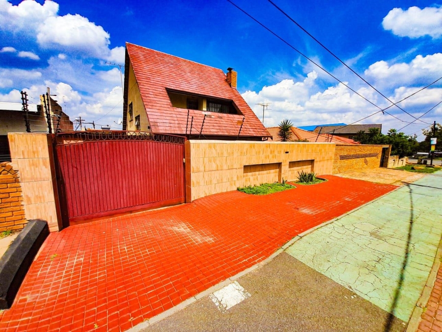 3 Bedroom Property for Sale in Dube Gauteng