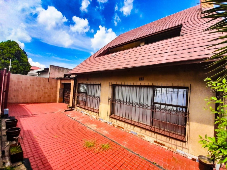 3 Bedroom Property for Sale in Dube Gauteng