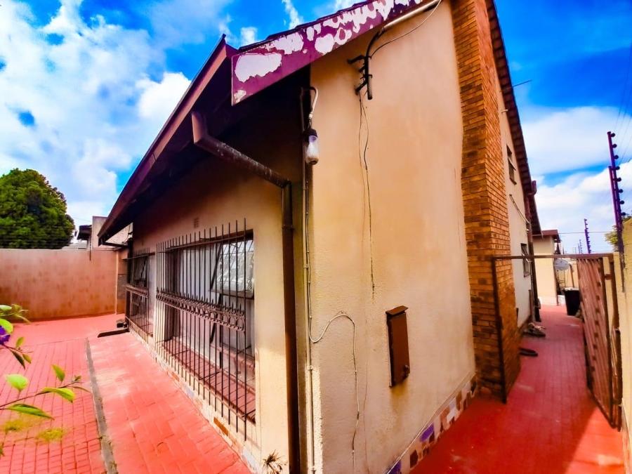 3 Bedroom Property for Sale in Dube Gauteng