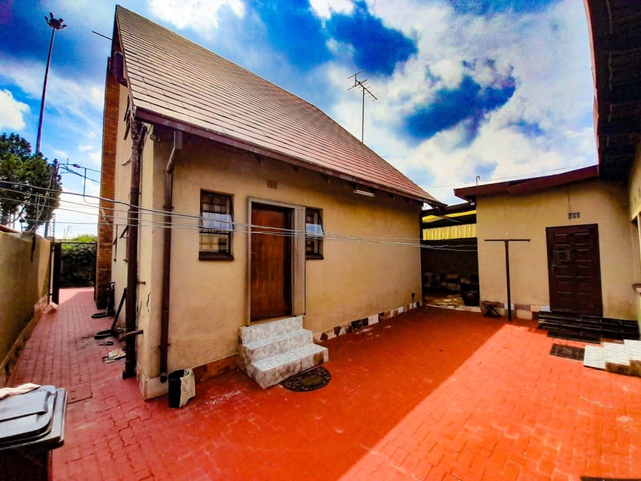 3 Bedroom Property for Sale in Dube Gauteng