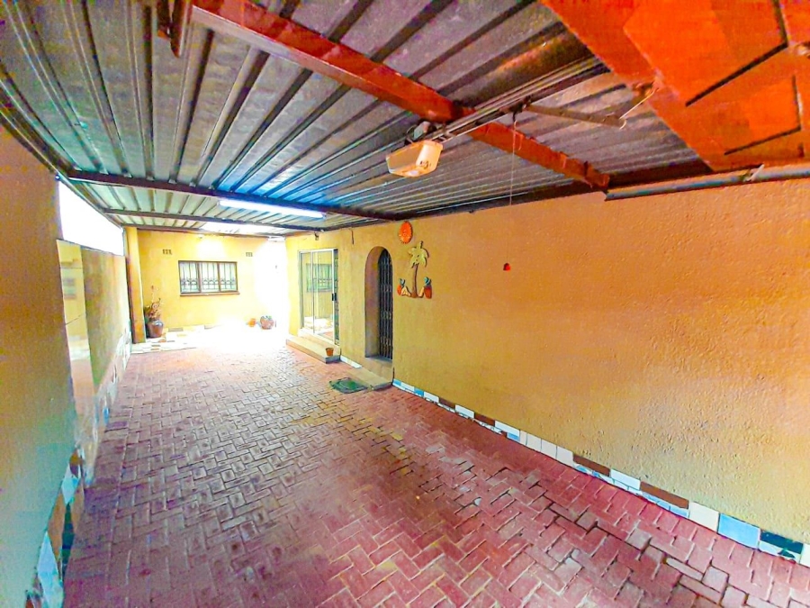 3 Bedroom Property for Sale in Dube Gauteng