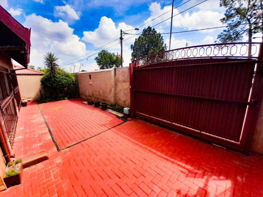 3 Bedroom Property for Sale in Dube Gauteng