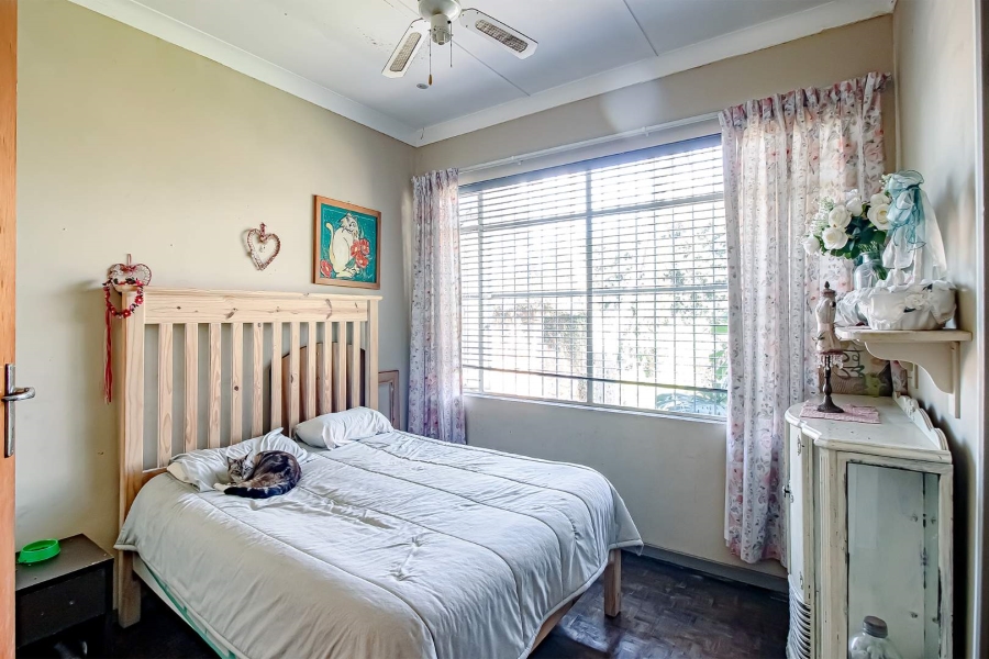 6 Bedroom Property for Sale in Waverley Gauteng