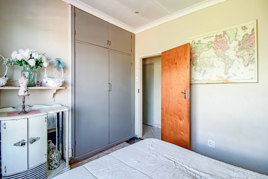 6 Bedroom Property for Sale in Waverley Gauteng