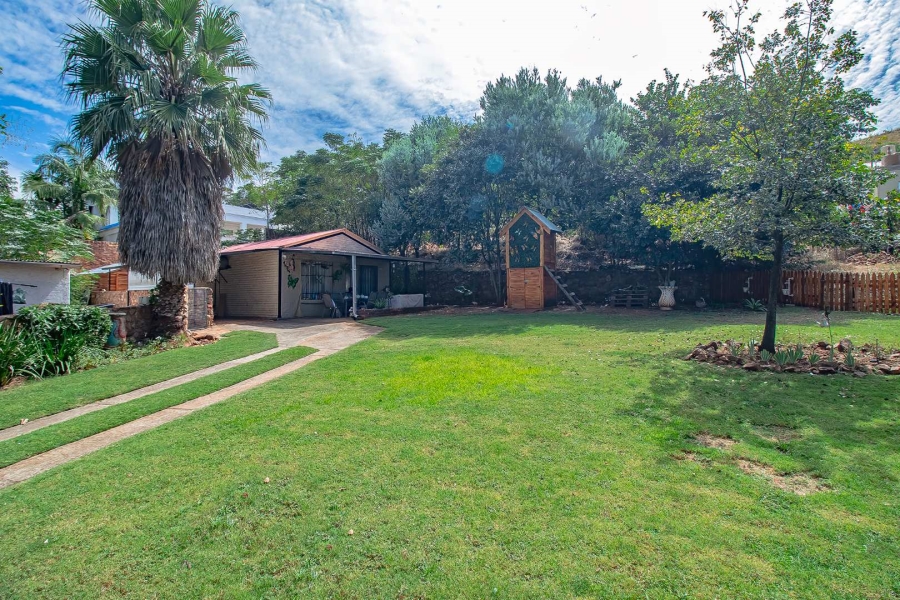 6 Bedroom Property for Sale in Waverley Gauteng