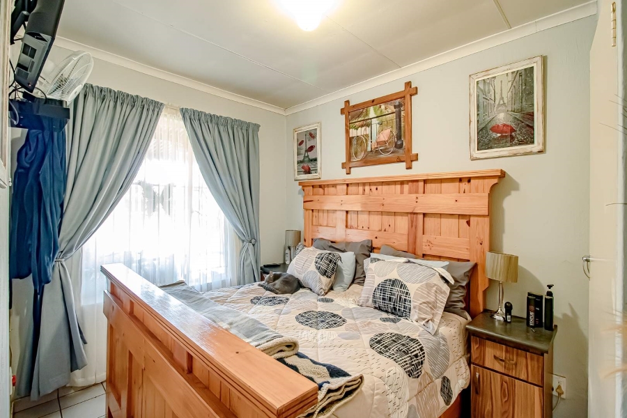 6 Bedroom Property for Sale in Waverley Gauteng