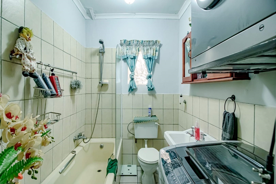 6 Bedroom Property for Sale in Waverley Gauteng