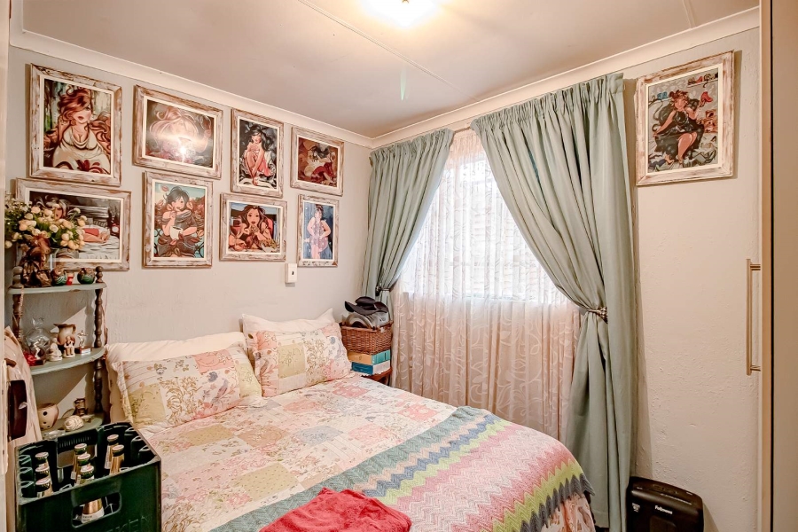 6 Bedroom Property for Sale in Waverley Gauteng