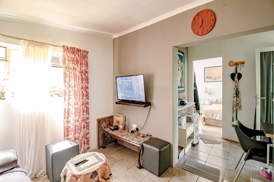6 Bedroom Property for Sale in Waverley Gauteng