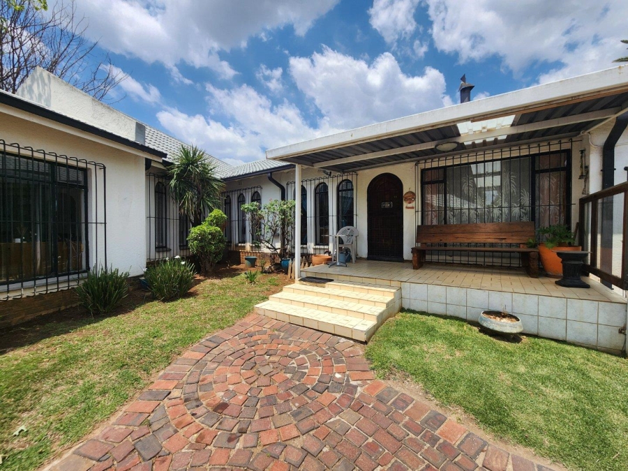 4 Bedroom Property for Sale in Verwoerdpark Gauteng