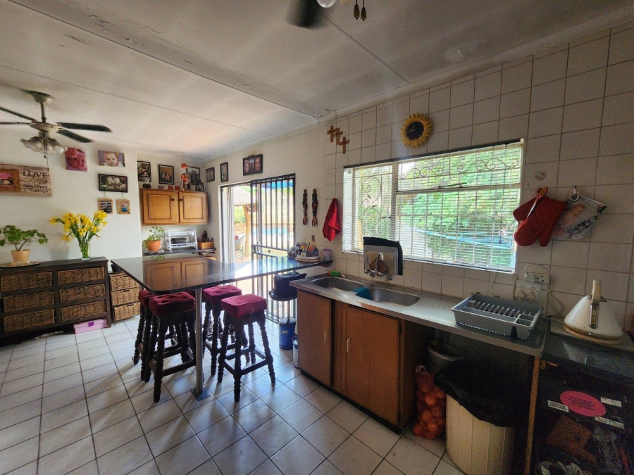 4 Bedroom Property for Sale in Verwoerdpark Gauteng