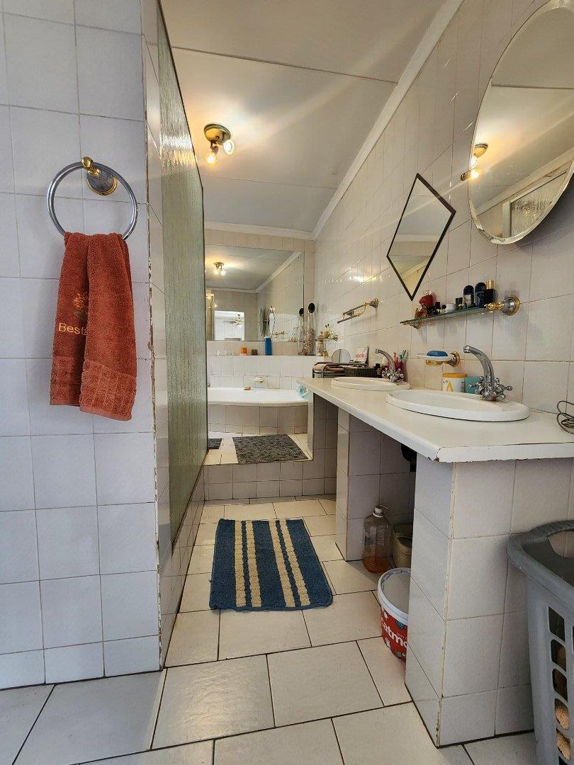 4 Bedroom Property for Sale in Verwoerdpark Gauteng