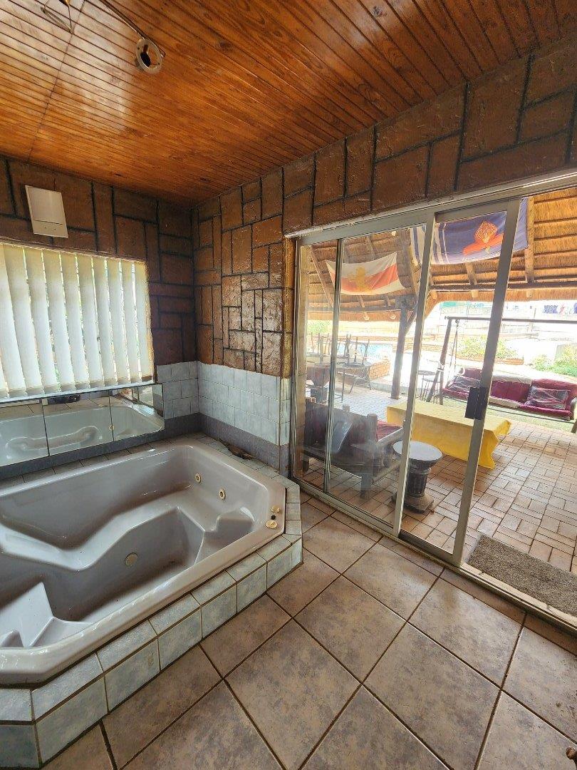 4 Bedroom Property for Sale in Verwoerdpark Gauteng