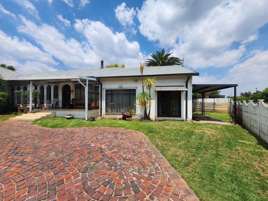 4 Bedroom Property for Sale in Verwoerdpark Gauteng
