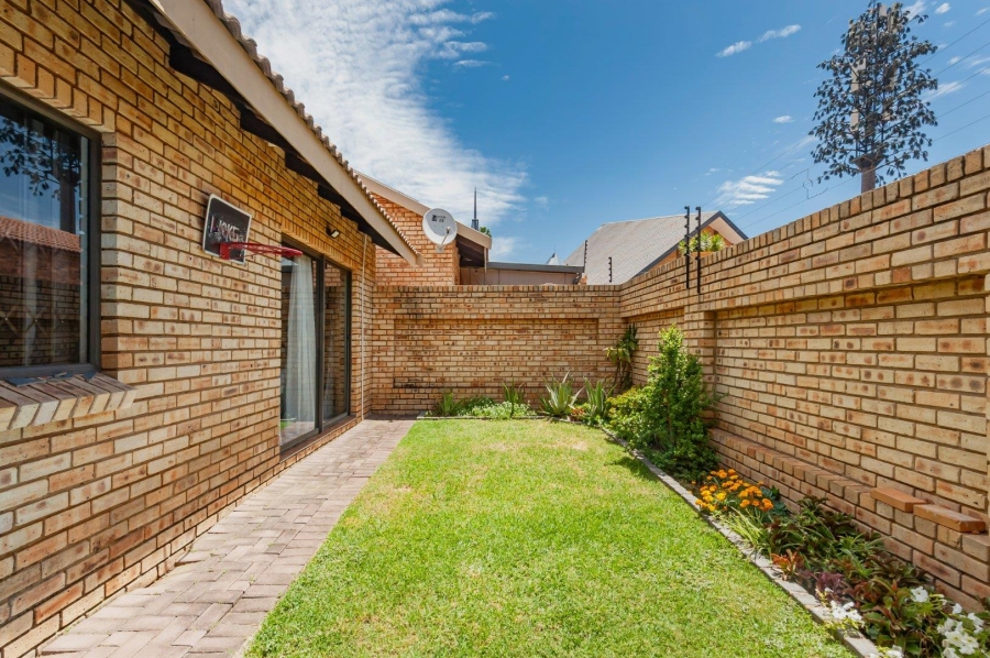 3 Bedroom Property for Sale in New Redruth Gauteng