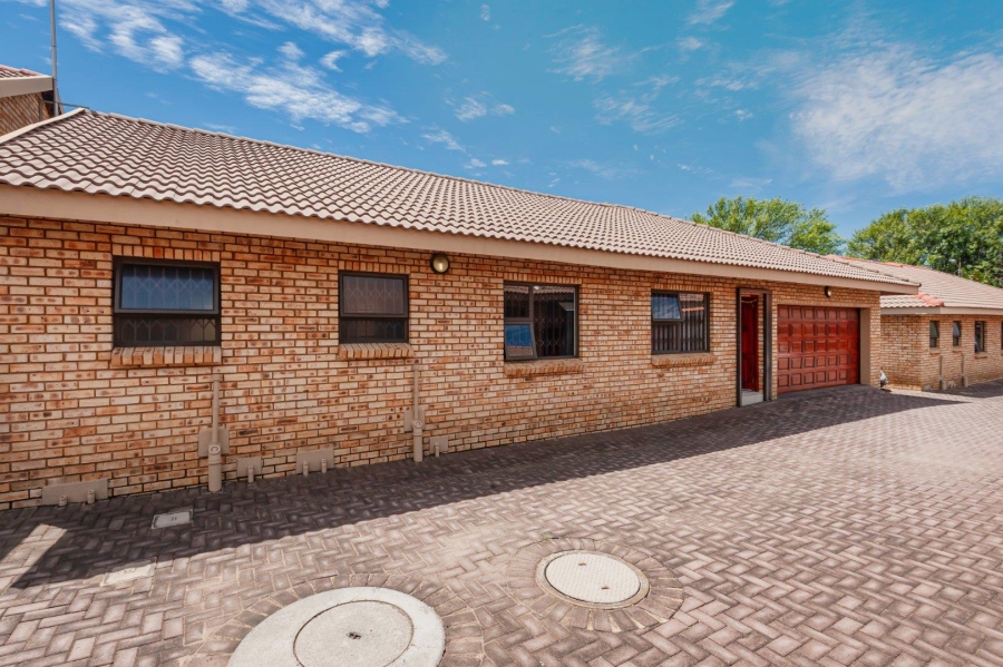 3 Bedroom Property for Sale in New Redruth Gauteng