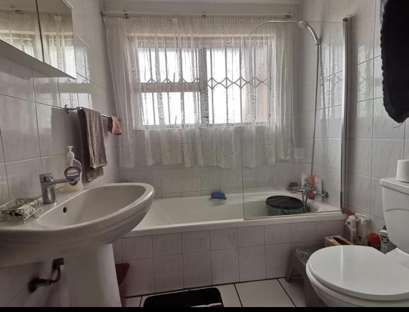 2 Bedroom Property for Sale in Ridgeway Gauteng