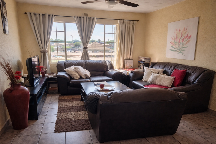 2 Bedroom Property for Sale in Goedeburg Gauteng