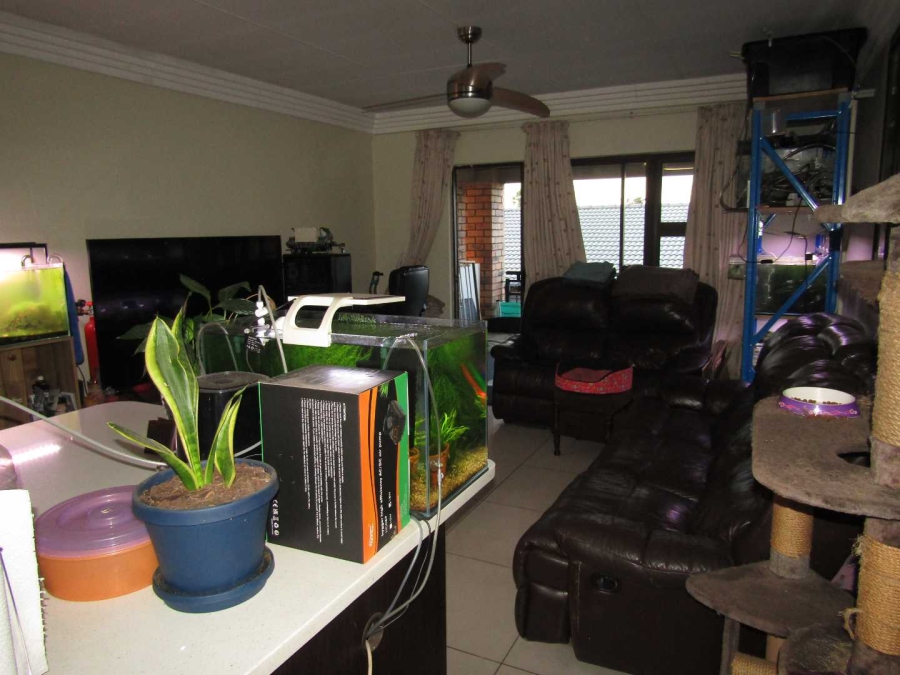 2 Bedroom Property for Sale in Ravenswood Gauteng