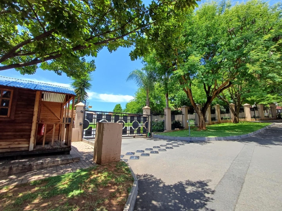2 Bedroom Property for Sale in Sonneglans Gauteng