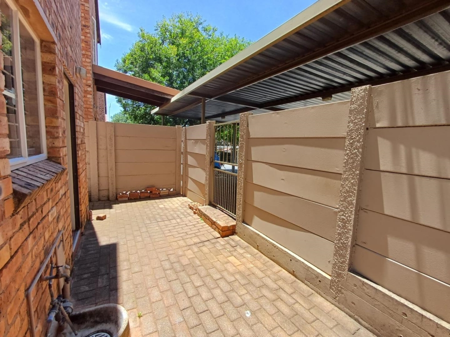 2 Bedroom Property for Sale in Sonneglans Gauteng