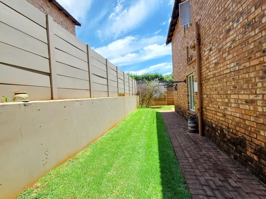 2 Bedroom Property for Sale in Sonneglans Gauteng