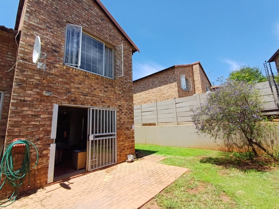 2 Bedroom Property for Sale in Sonneglans Gauteng