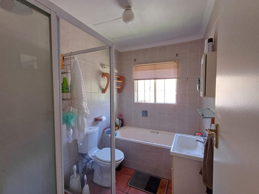 2 Bedroom Property for Sale in Sonneglans Gauteng