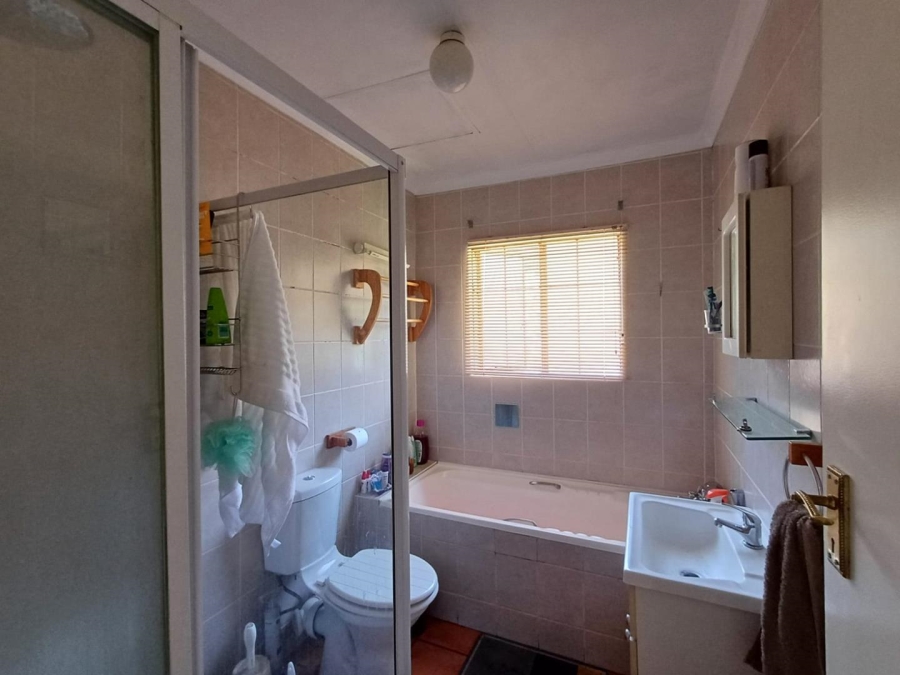 2 Bedroom Property for Sale in Sonneglans Gauteng