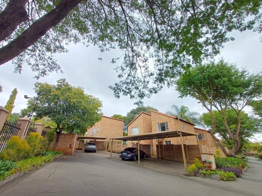2 Bedroom Property for Sale in Sonneglans Gauteng