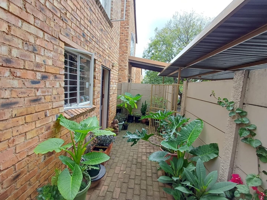 2 Bedroom Property for Sale in Sonneglans Gauteng