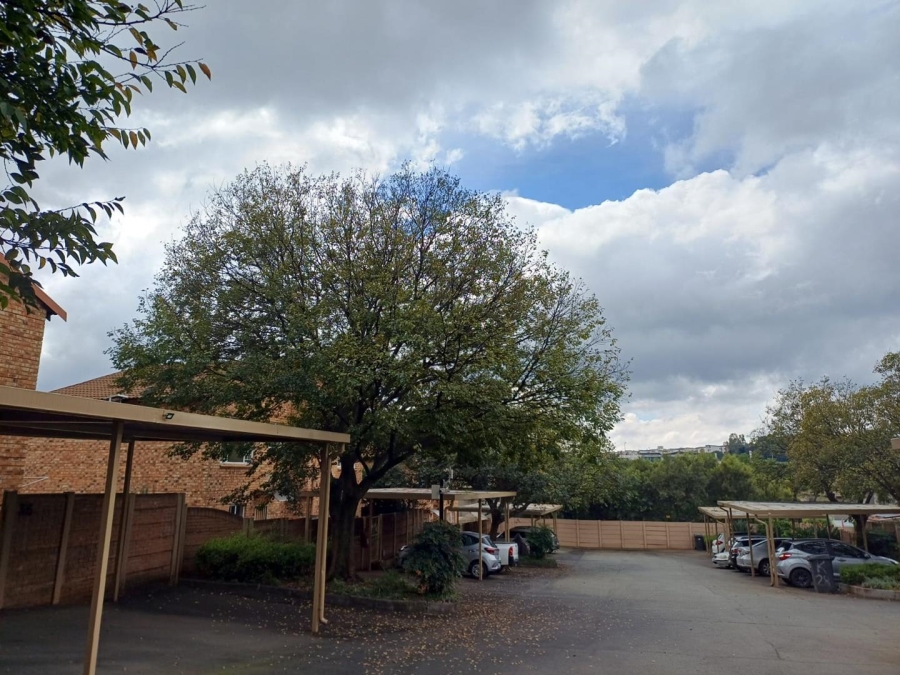 2 Bedroom Property for Sale in Sonneglans Gauteng