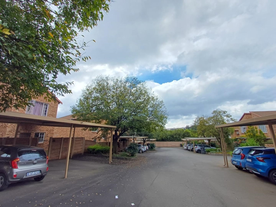 2 Bedroom Property for Sale in Sonneglans Gauteng