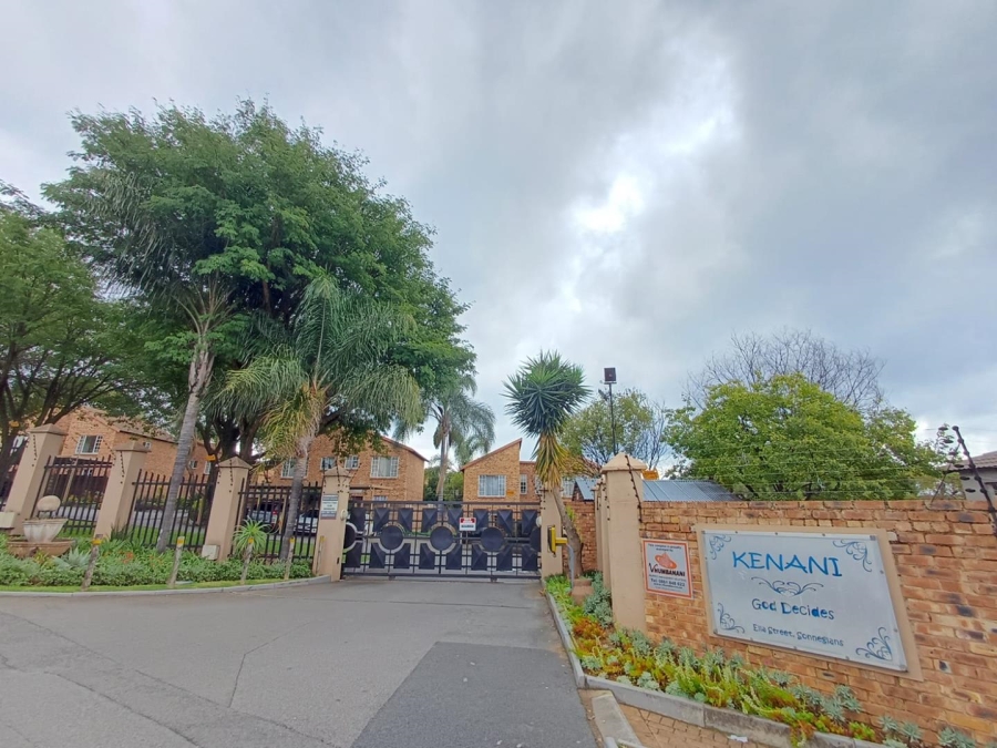 2 Bedroom Property for Sale in Sonneglans Gauteng