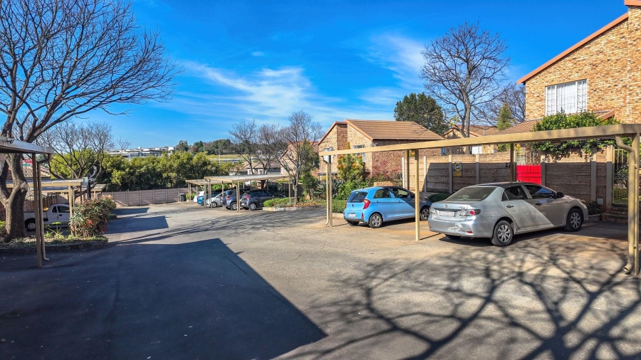 2 Bedroom Property for Sale in Bromhof Gauteng
